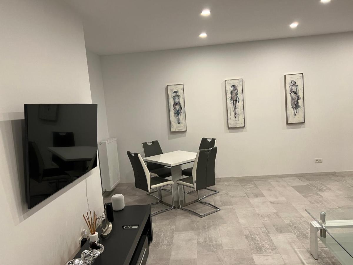 Stunning 2-Room Penthouse With Lakeview W11 บูคาเรสต์ ภายนอก รูปภาพ