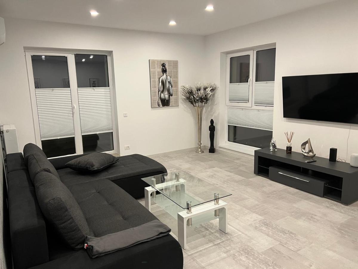 Stunning 2-Room Penthouse With Lakeview W11 บูคาเรสต์ ภายนอก รูปภาพ