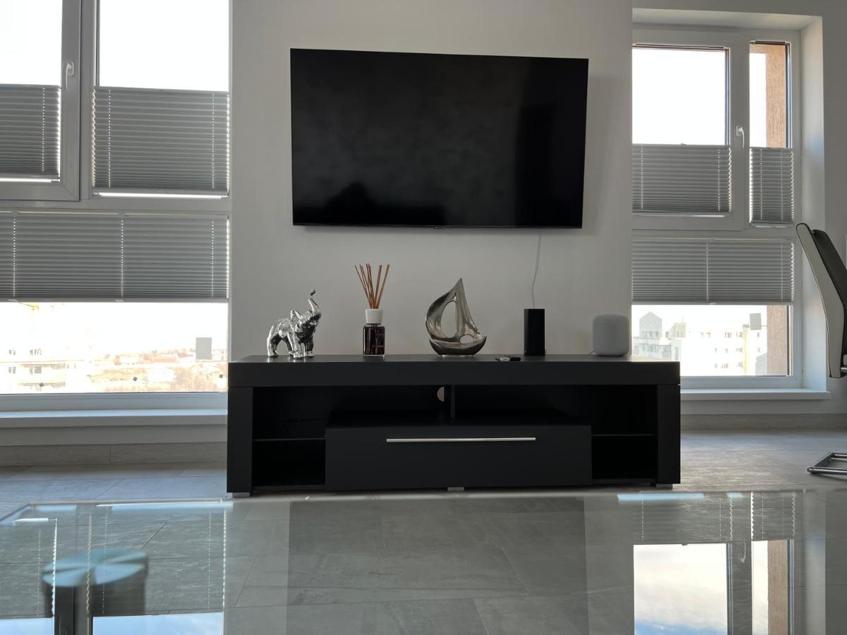 Stunning 2-Room Penthouse With Lakeview W11 บูคาเรสต์ ภายนอก รูปภาพ
