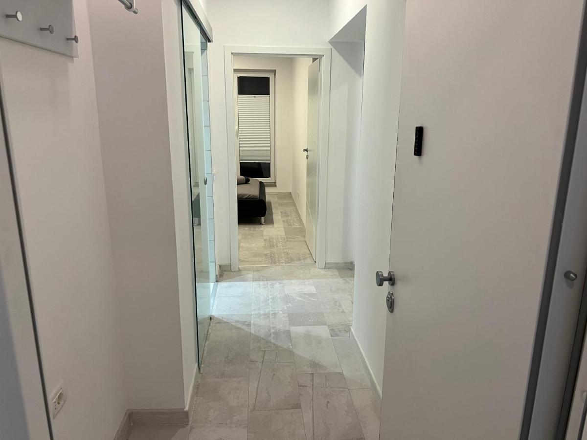 Stunning 2-Room Penthouse With Lakeview W11 บูคาเรสต์ ภายนอก รูปภาพ