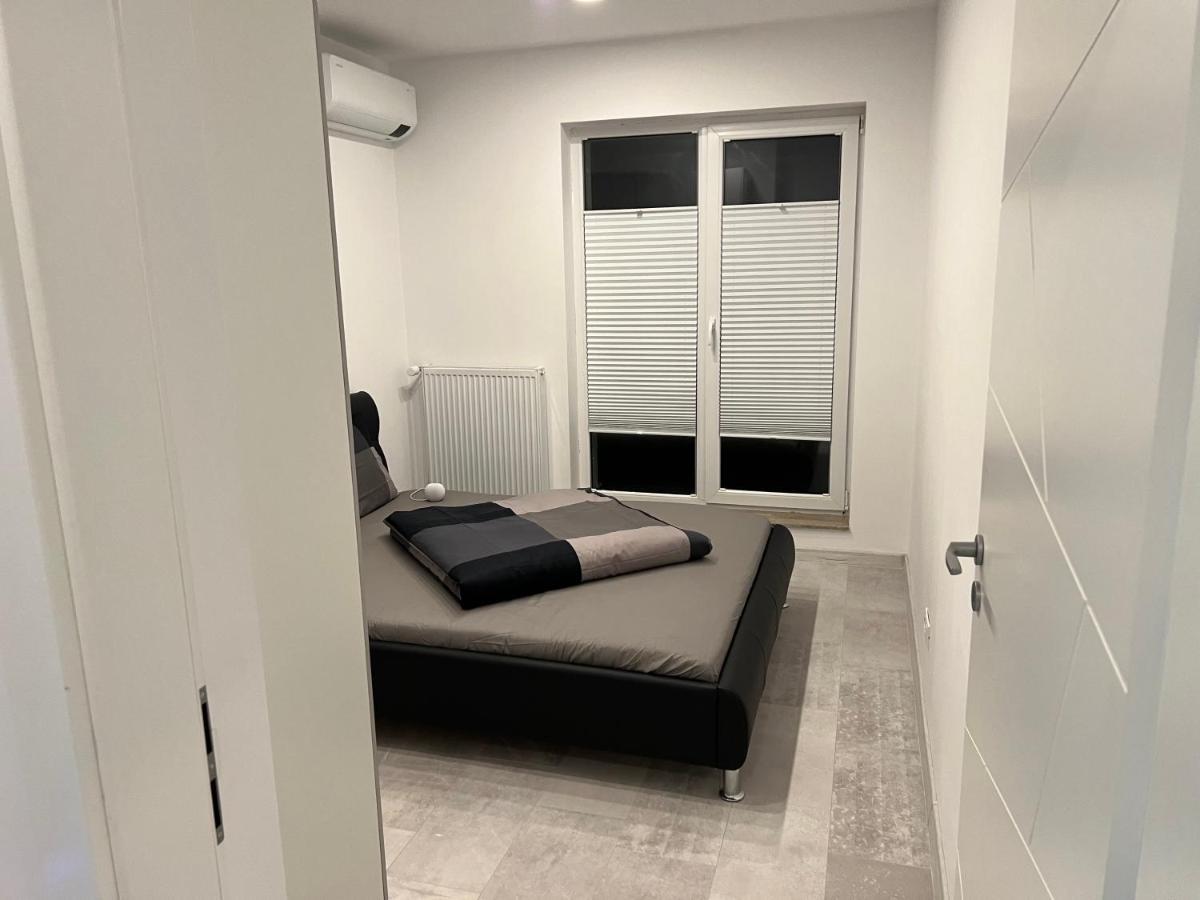Stunning 2-Room Penthouse With Lakeview W11 บูคาเรสต์ ภายนอก รูปภาพ