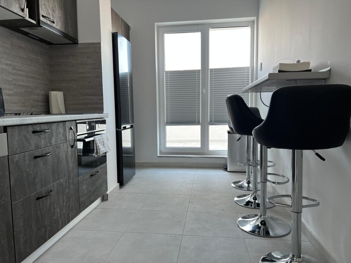 Stunning 2-Room Penthouse With Lakeview W11 บูคาเรสต์ ภายนอก รูปภาพ
