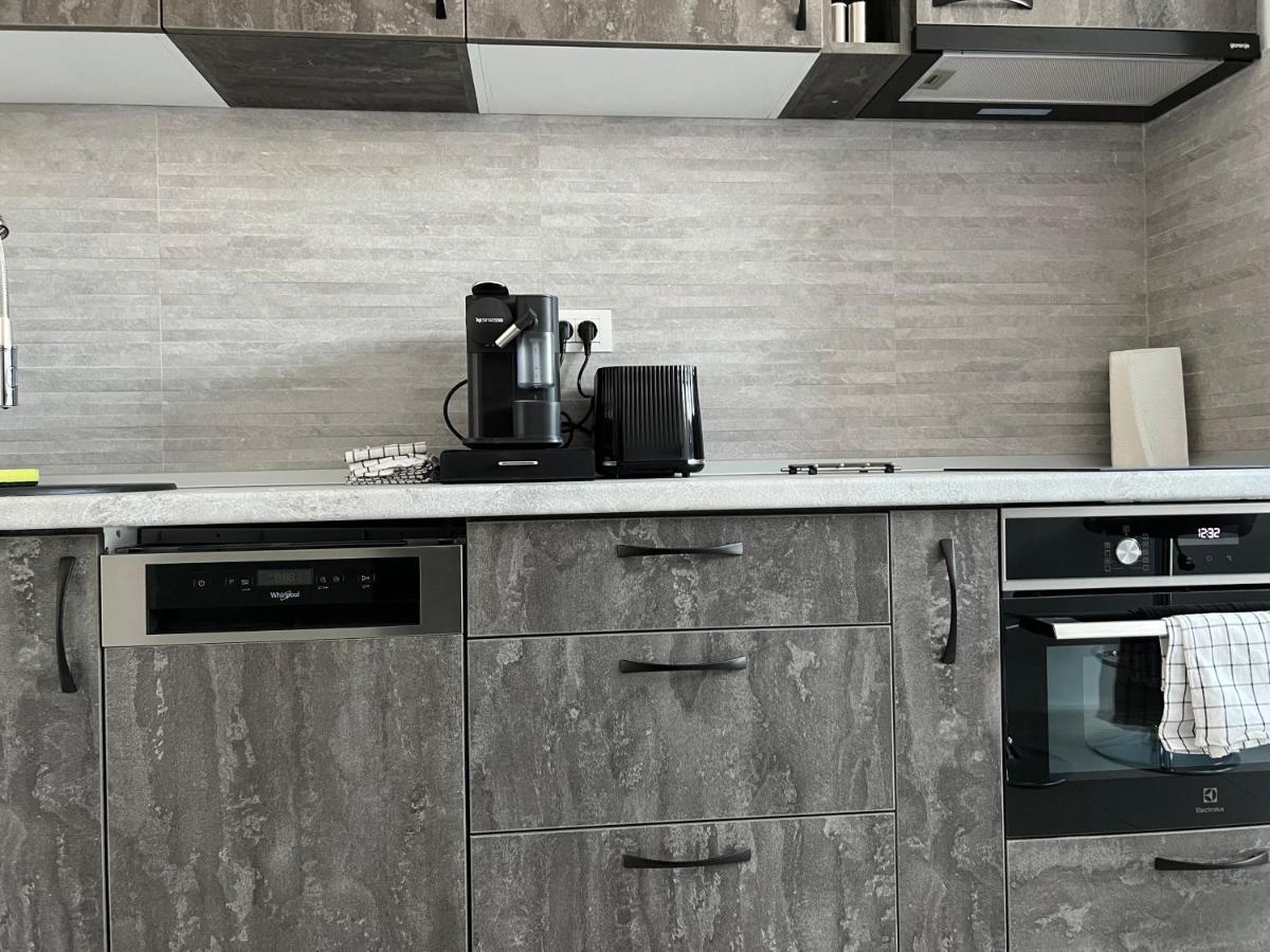 Stunning 2-Room Penthouse With Lakeview W11 บูคาเรสต์ ภายนอก รูปภาพ