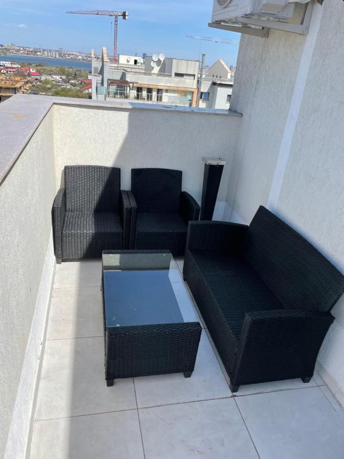 Stunning 2-Room Penthouse With Lakeview W11 บูคาเรสต์ ภายนอก รูปภาพ